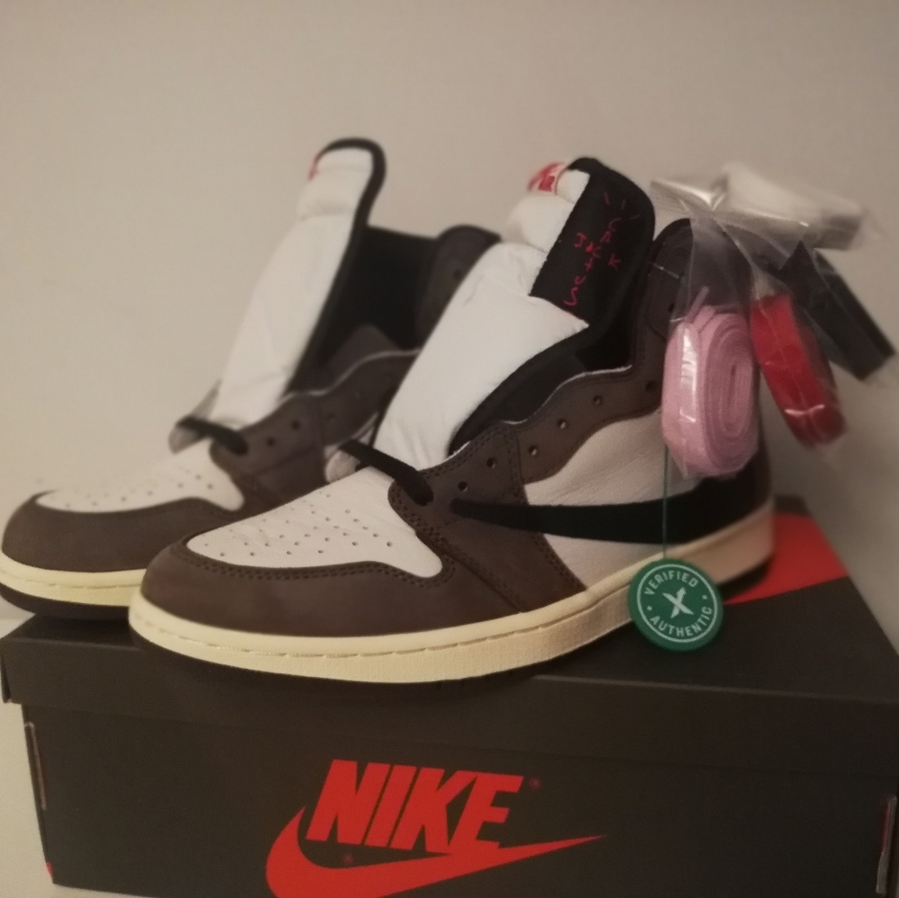 Jordan 1 travis scott